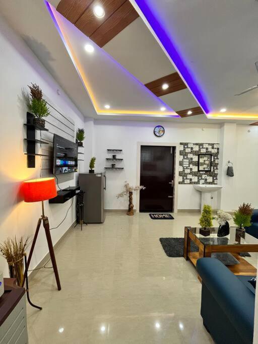 Вилла Light House, Unique & Cozy 2Bhk Гувахати Экстерьер фото
